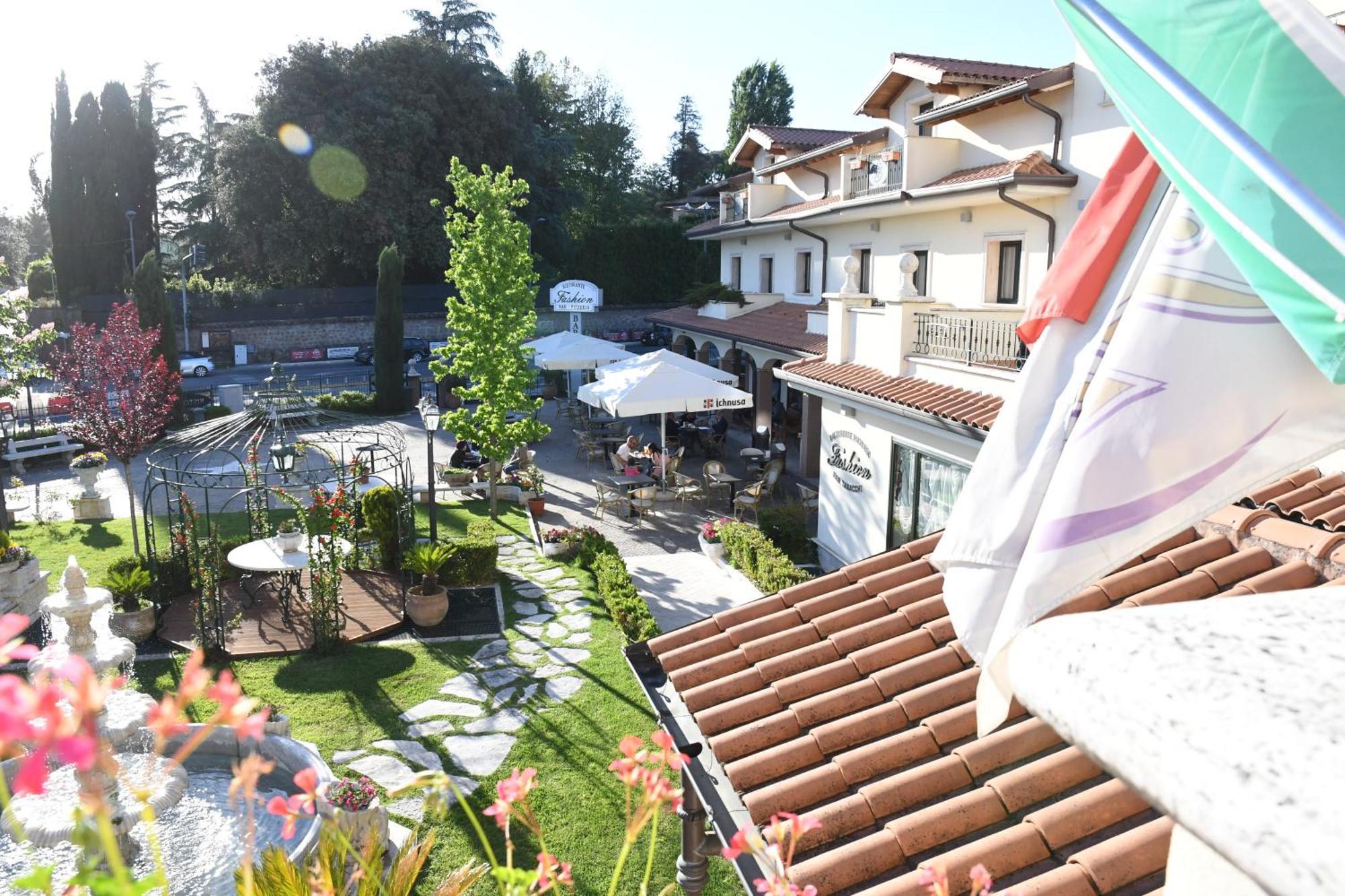 Fashion Hotel Valmontone Extérieur photo